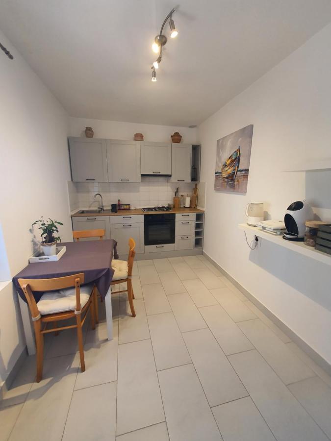 Apartment Vitoria 1 *